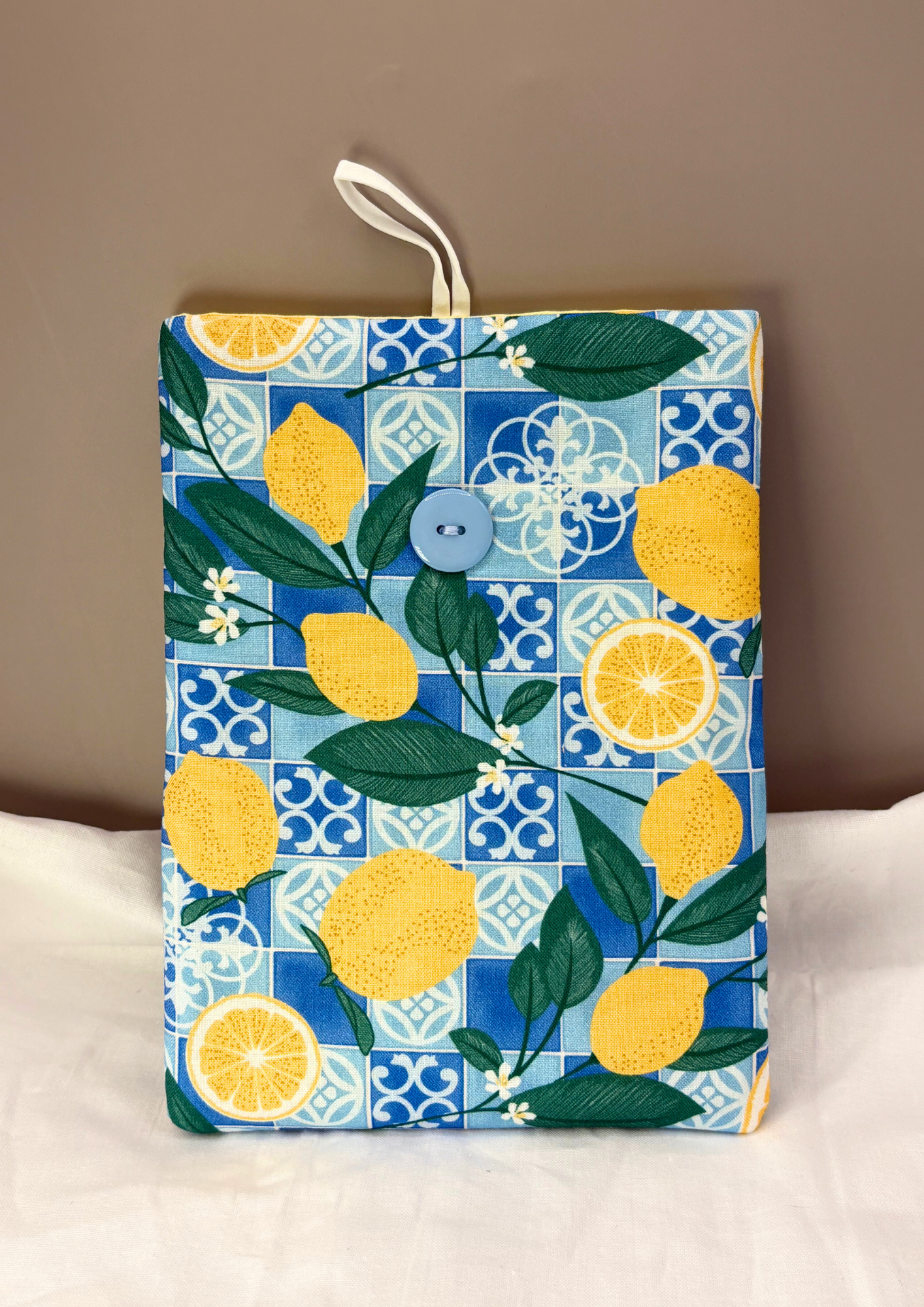 Voulez Vous Padded Soft E-Reader Sleeve