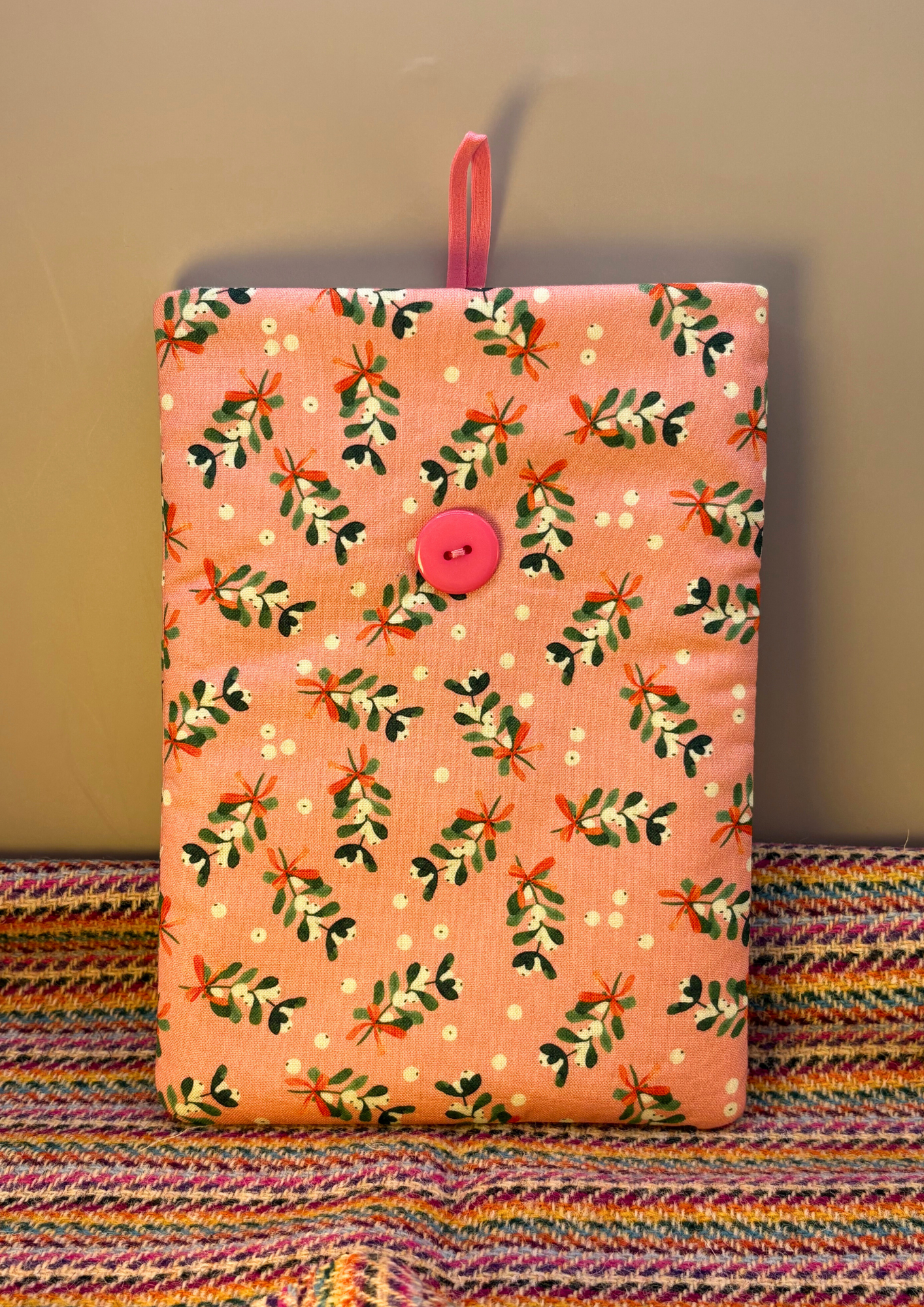 Merry Kissmas Padded Soft E-Reader Sleeve