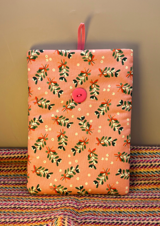 Merry Kissmas Padded Soft E-Reader Sleeve