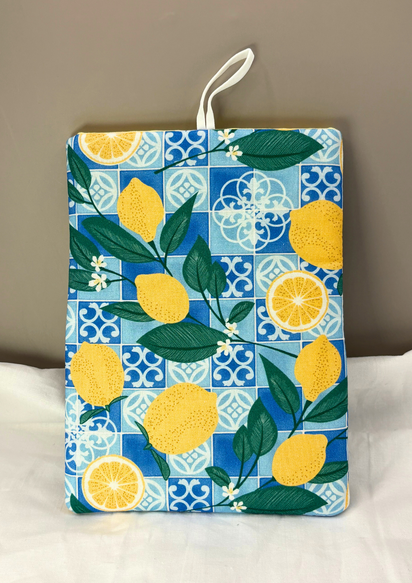 Voulez Vous Padded Soft E-Reader Sleeve