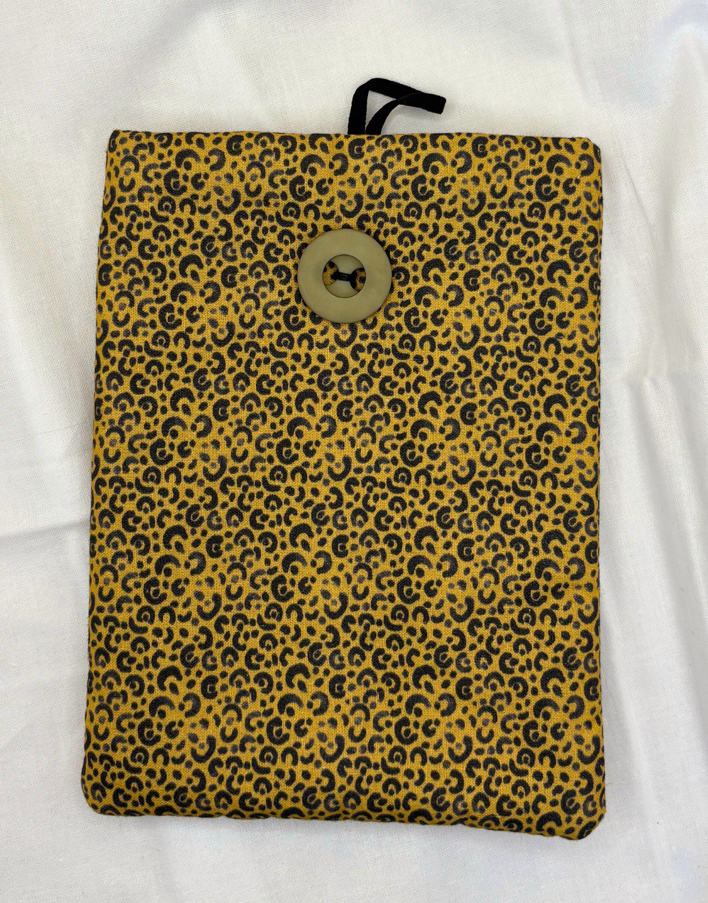 Spotted Pelt Padded Soft E-Reader Sleeve