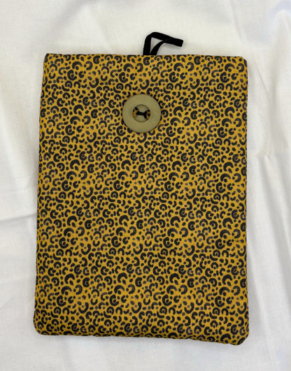 Spotted Pelt Padded Soft E-Reader Sleeve