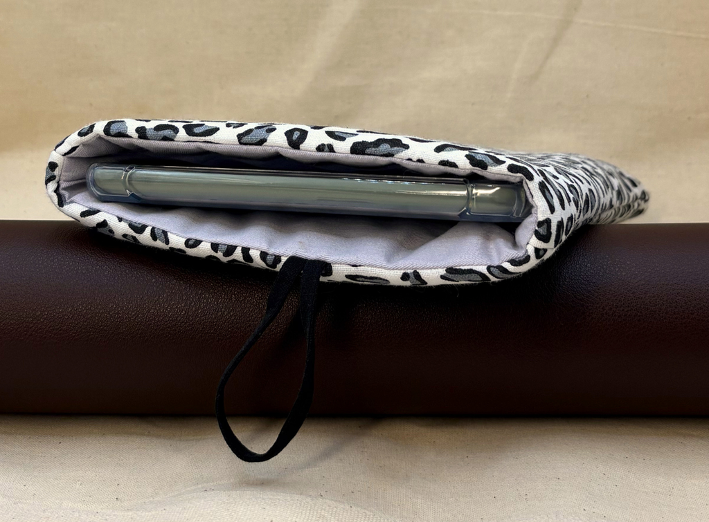 Ice Pelt Padded Soft E-Reader Sleeve
