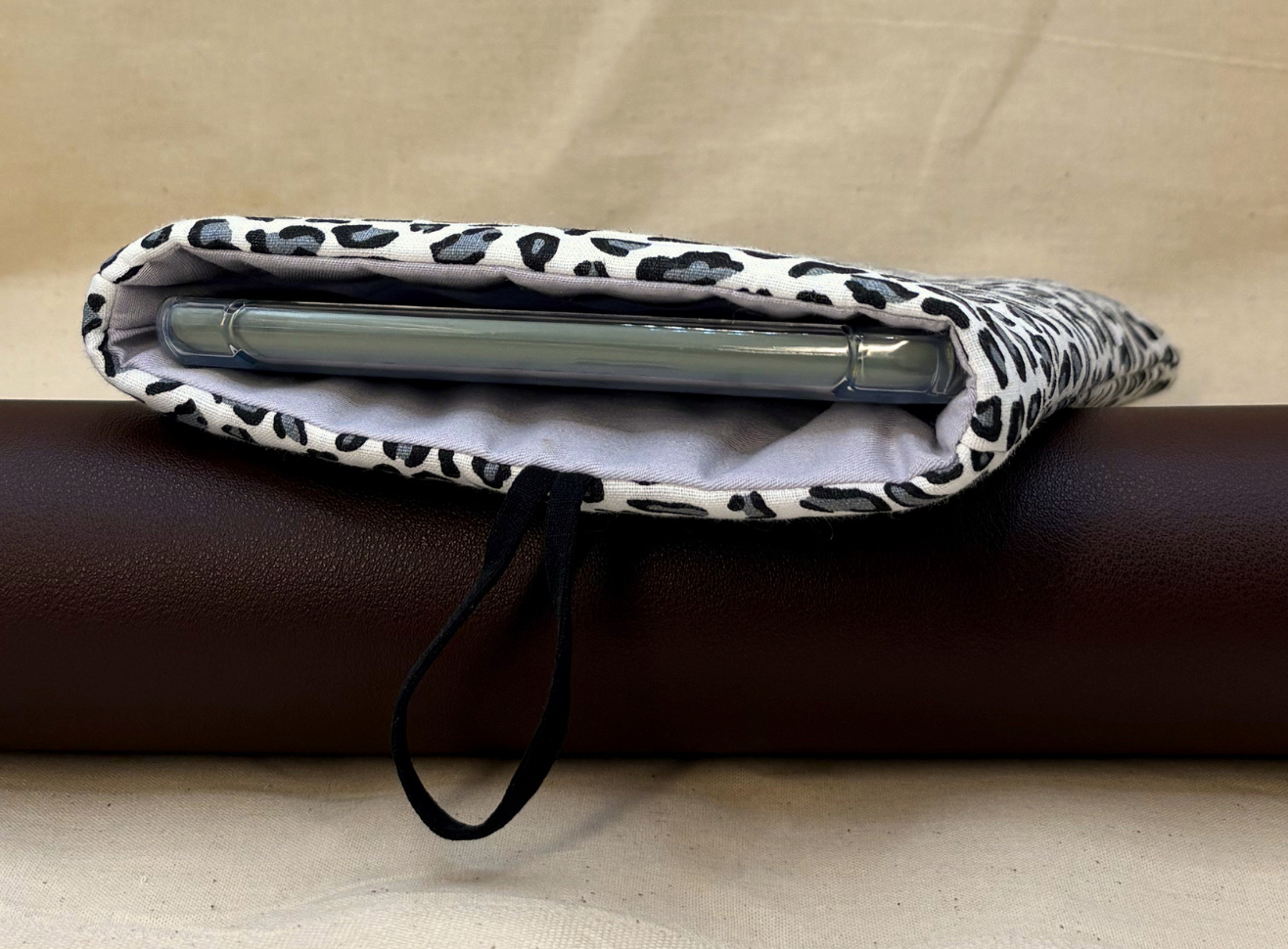 Ice Pelt Padded Soft E-Reader Sleeve