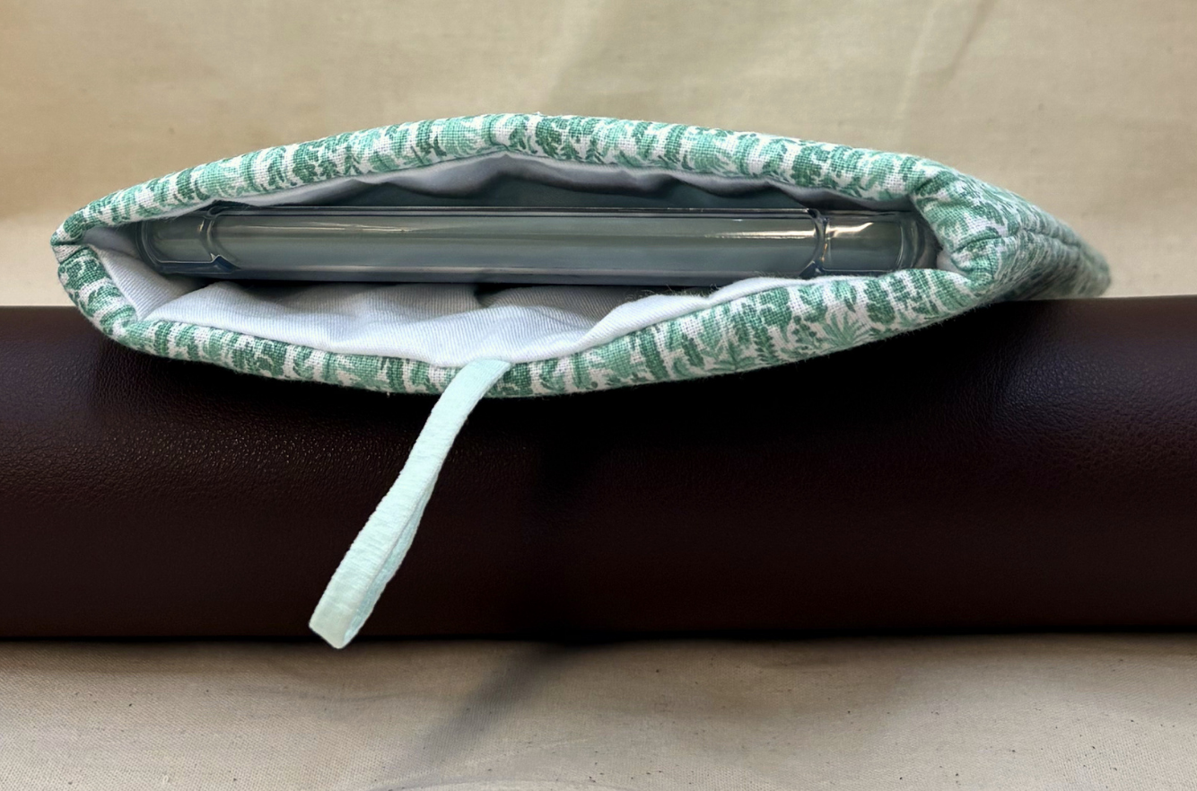 Sapling Leaf Padded Soft E-Reader Sleeve