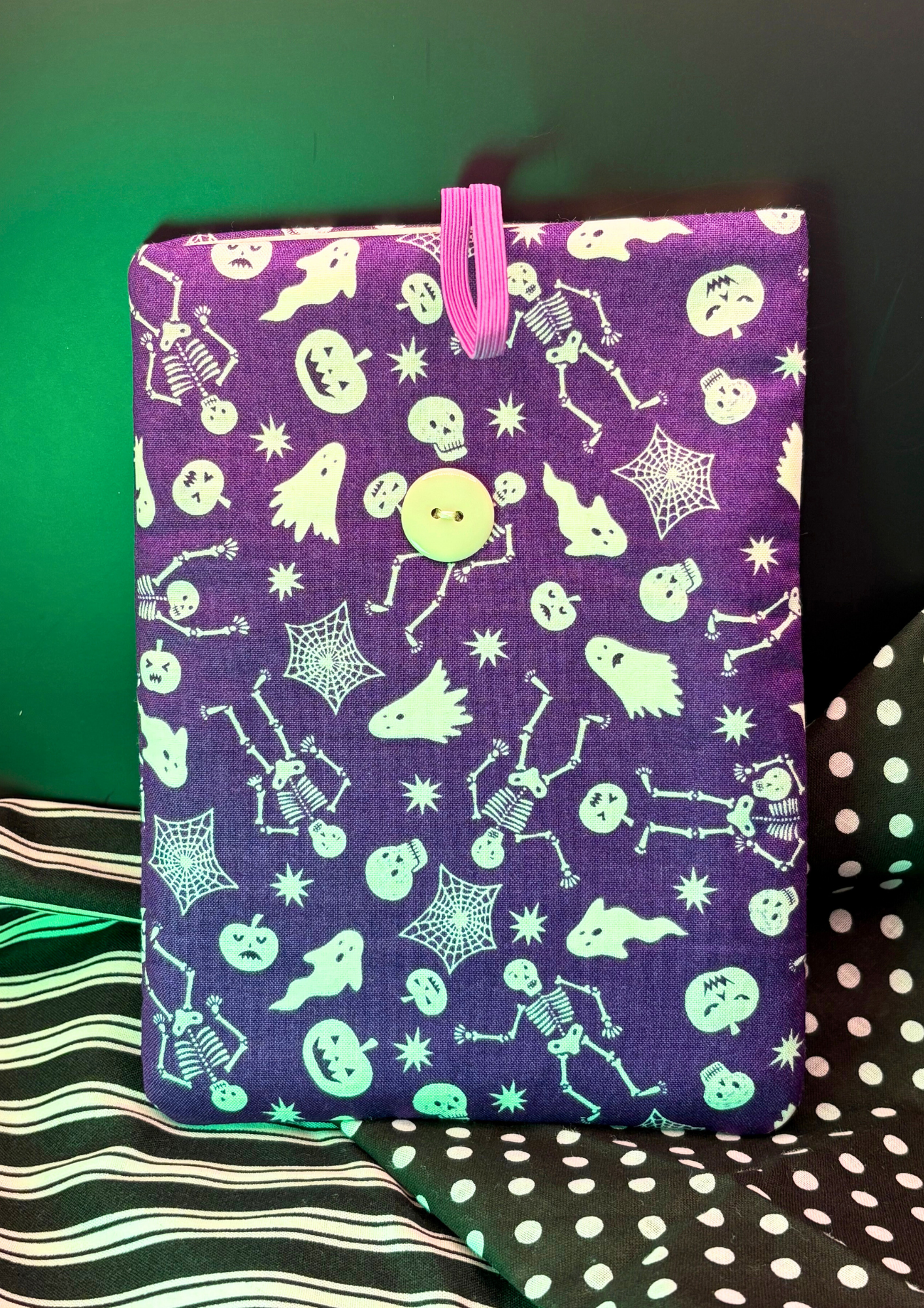 Witching Hour Padded Soft E-Reader Sleeve