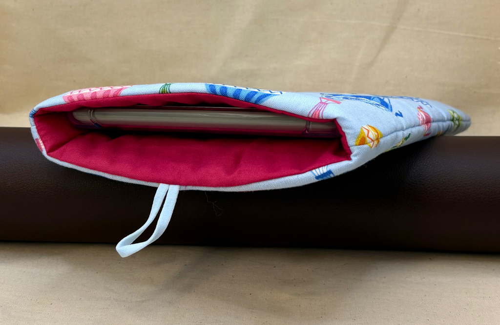 Aether Voyage Padded Soft E-Reader Sleeve