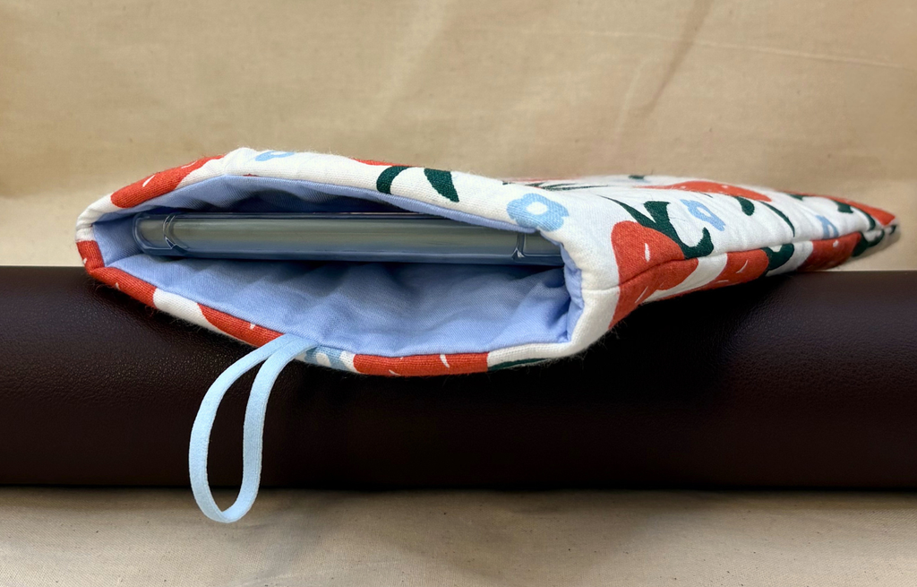 Berry Basket Padded Soft E-Reader Sleeve