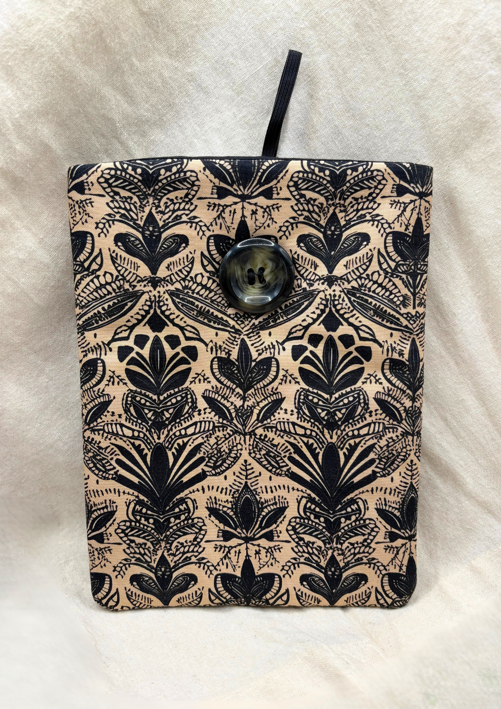 Fleur de Nuit Padded Soft E-Reader Sleeve